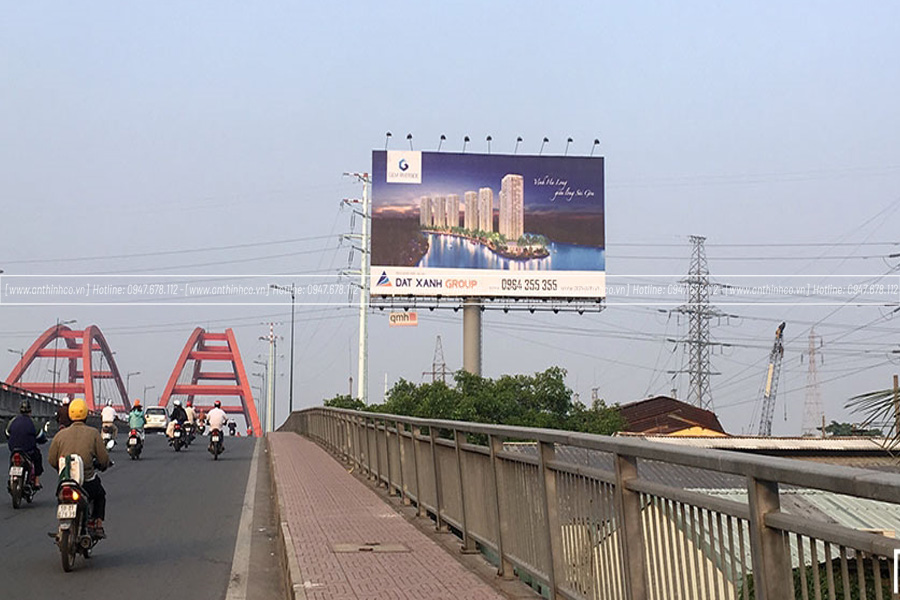 Billboard gắn tại gần cầu Bình Lợi TPHCM