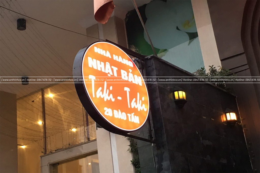 Hộp đèn quảng cáo mica hút nổi cho một tiệm ăn Nhật Bản